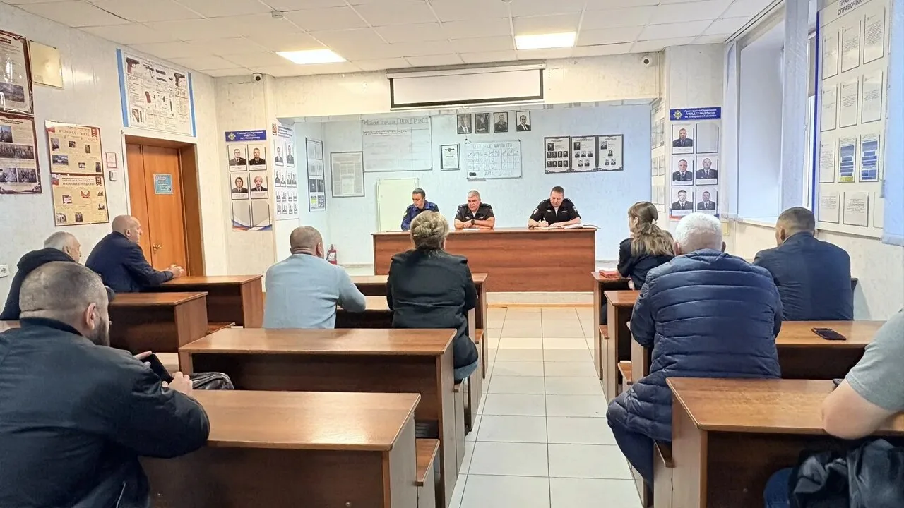 В Госавтоинспекции Новокузнецка состоялось совещание по вопросу готовности дорожно‑комм...