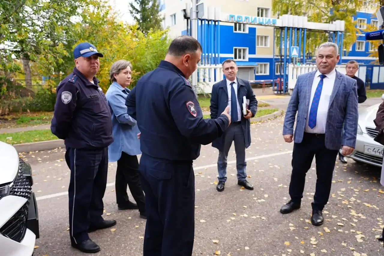 Провели выездное совещание возле центра дневного пребывания для маломобильных граждан «...