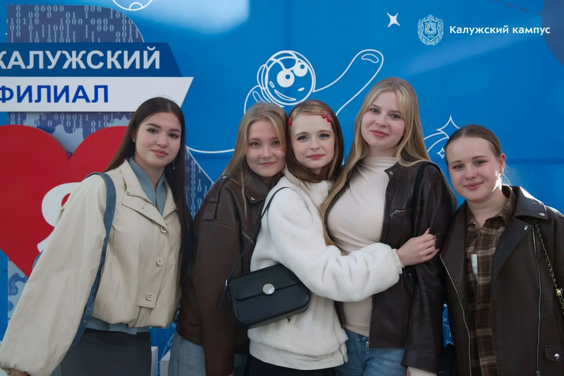 📸 Вечер пятницы — самое время посмотреть памятные фотографии с Дня открытых дверей!