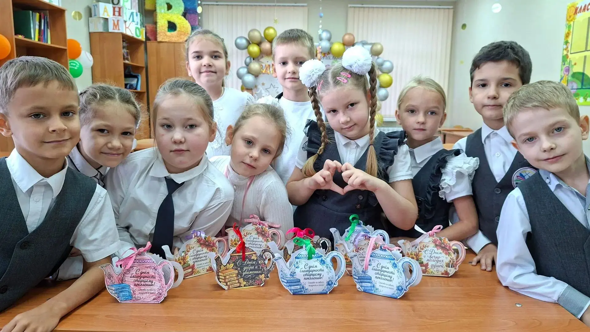 "День пожилого человека"  - за этим названием скрывается тепло рук, мудрость глаз и та ...