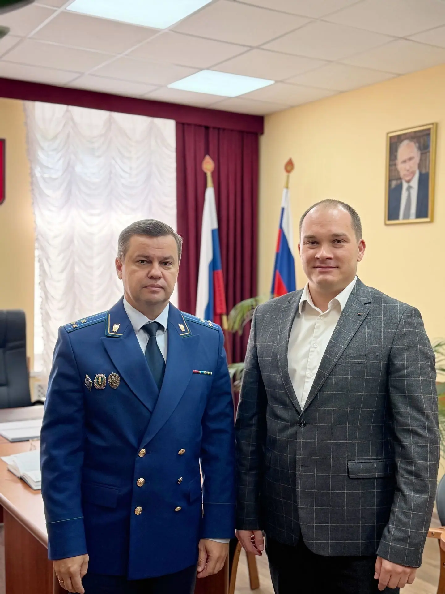 На рабочей встрече с заместителем Южного транспортного прокурора Александром Васильевич...