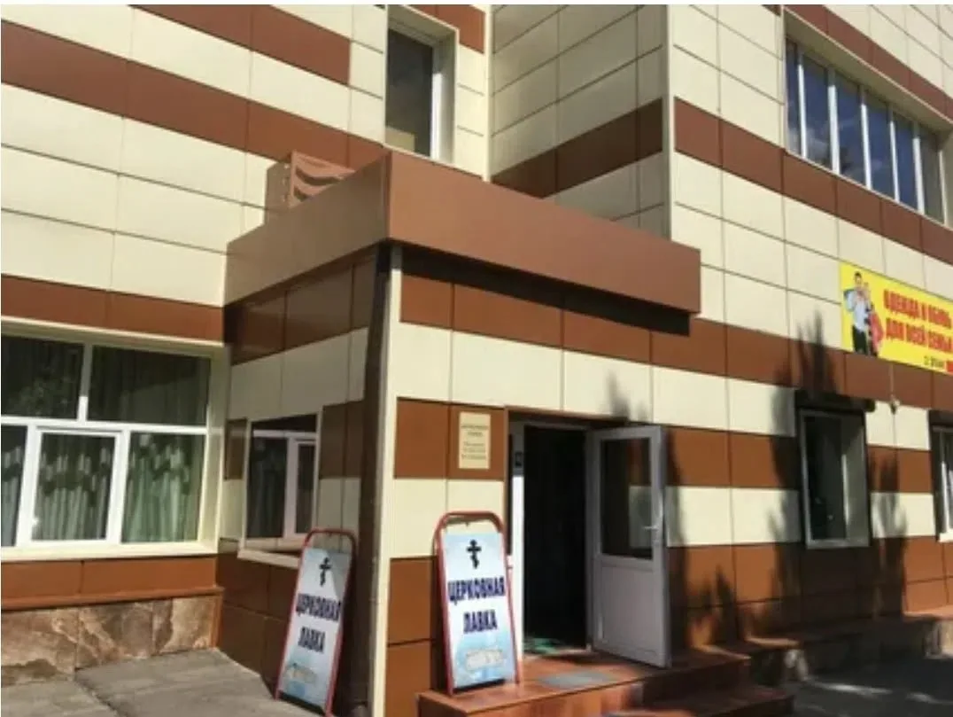 Уважаемые жители города, сейчас у нас установлено много контейнеров для сбора одежды.