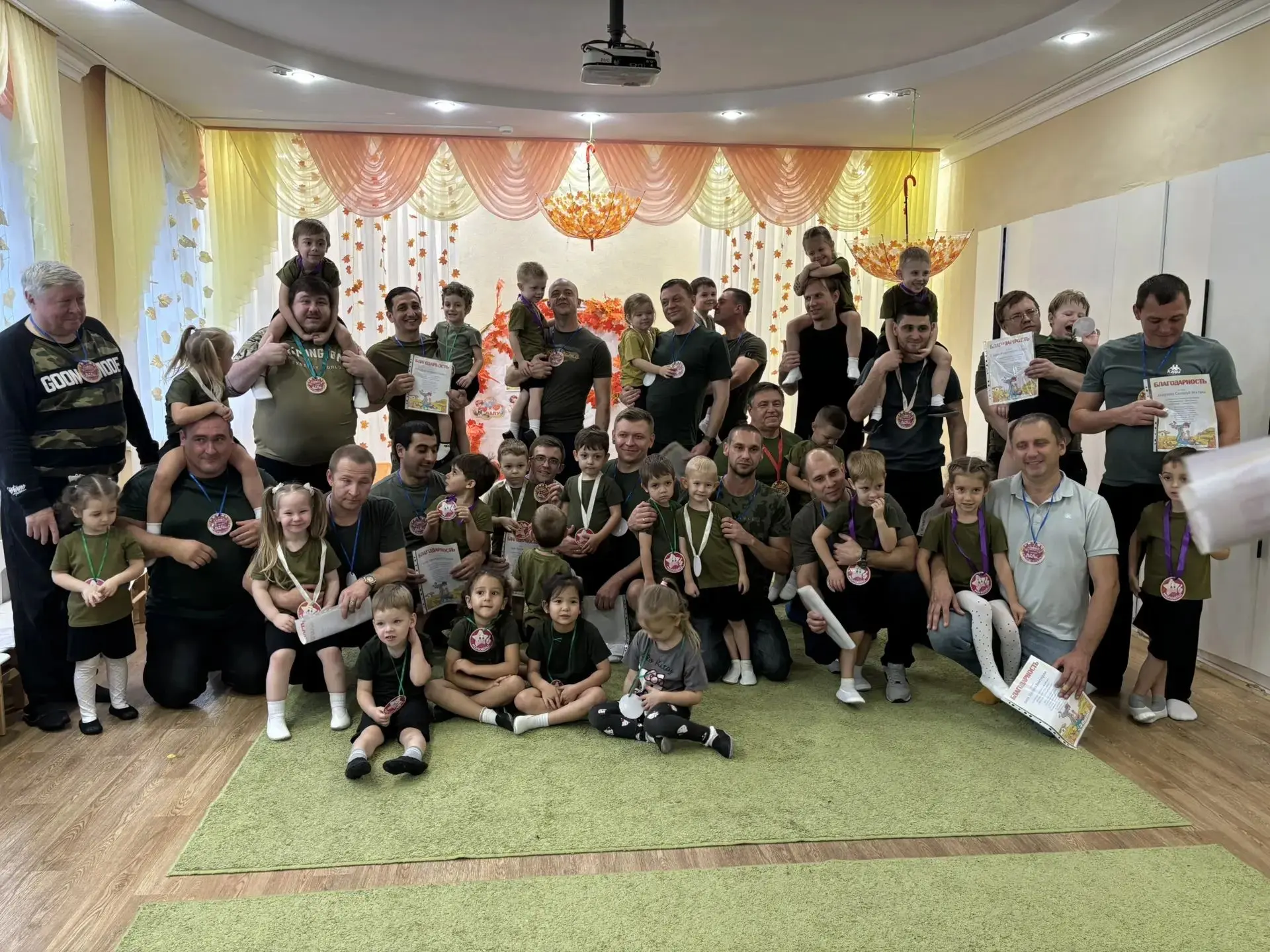 День отца в средней группе: Спорт и Творчество 🧡