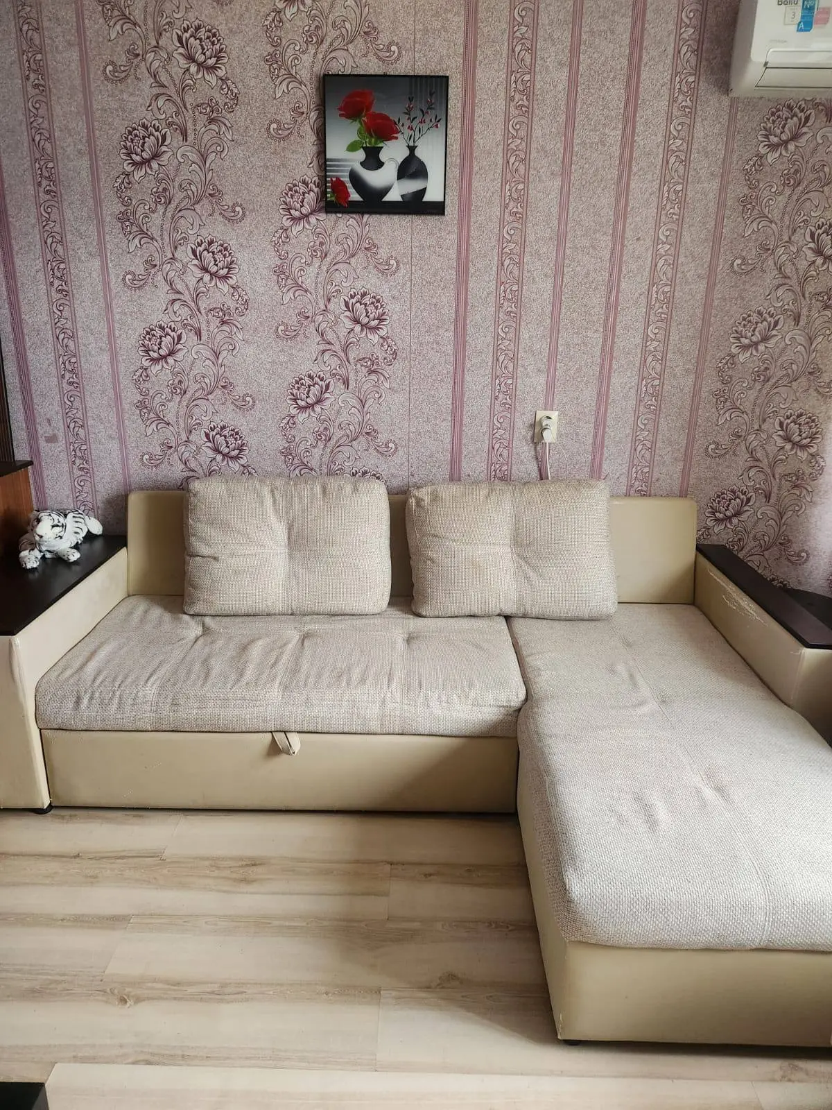 Продам диван б/у в нормальном состонии, есть небольшие потёртости на боковине. Все меха...