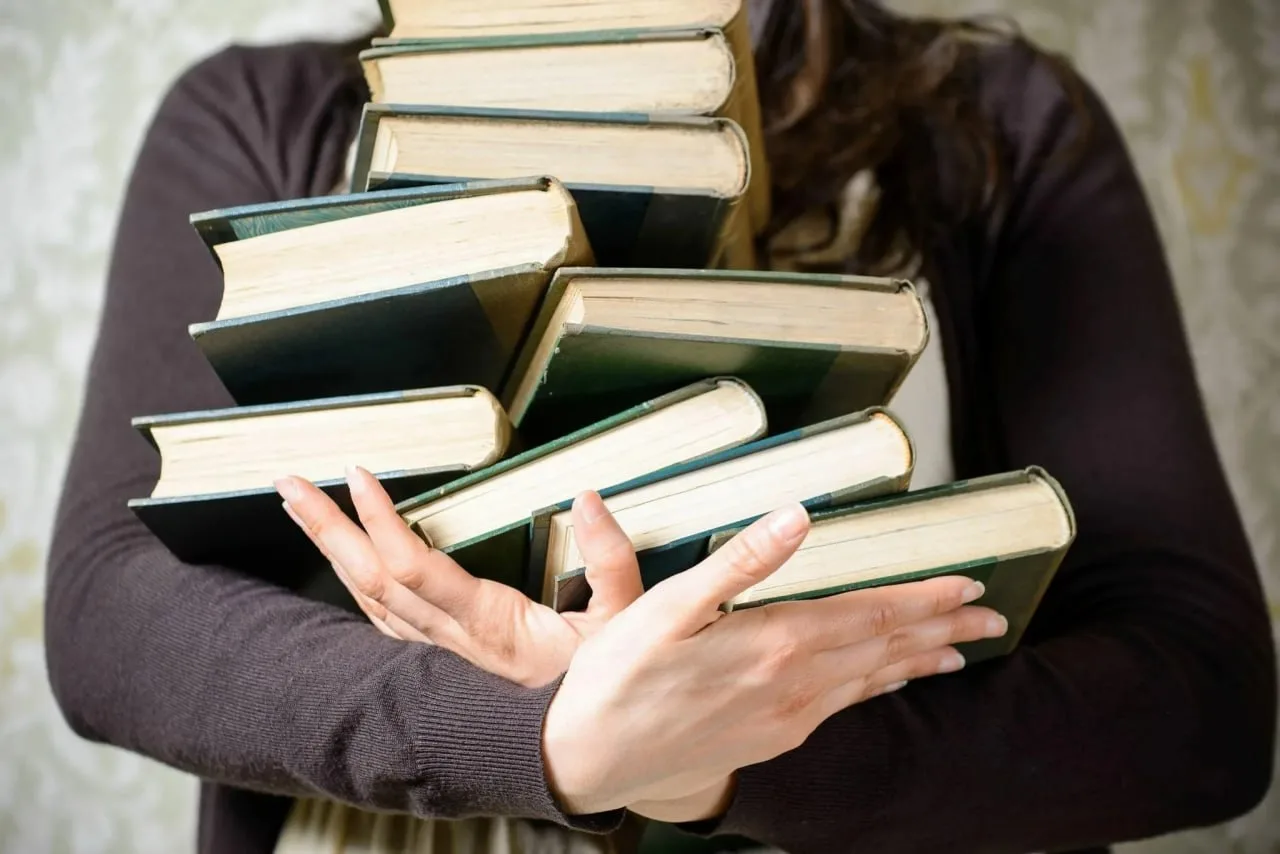 Чтение книг — универсальный способ сохранить живой ум, даже в старости.