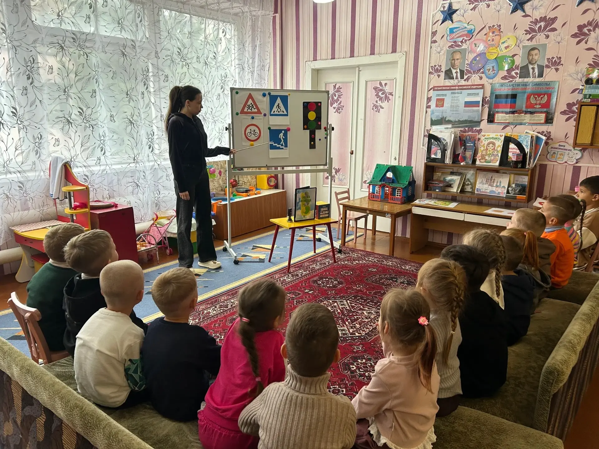 В разновозрастной группе № 10 «Звездочка» прошло занятие посвященное  « Правилам дорожн...