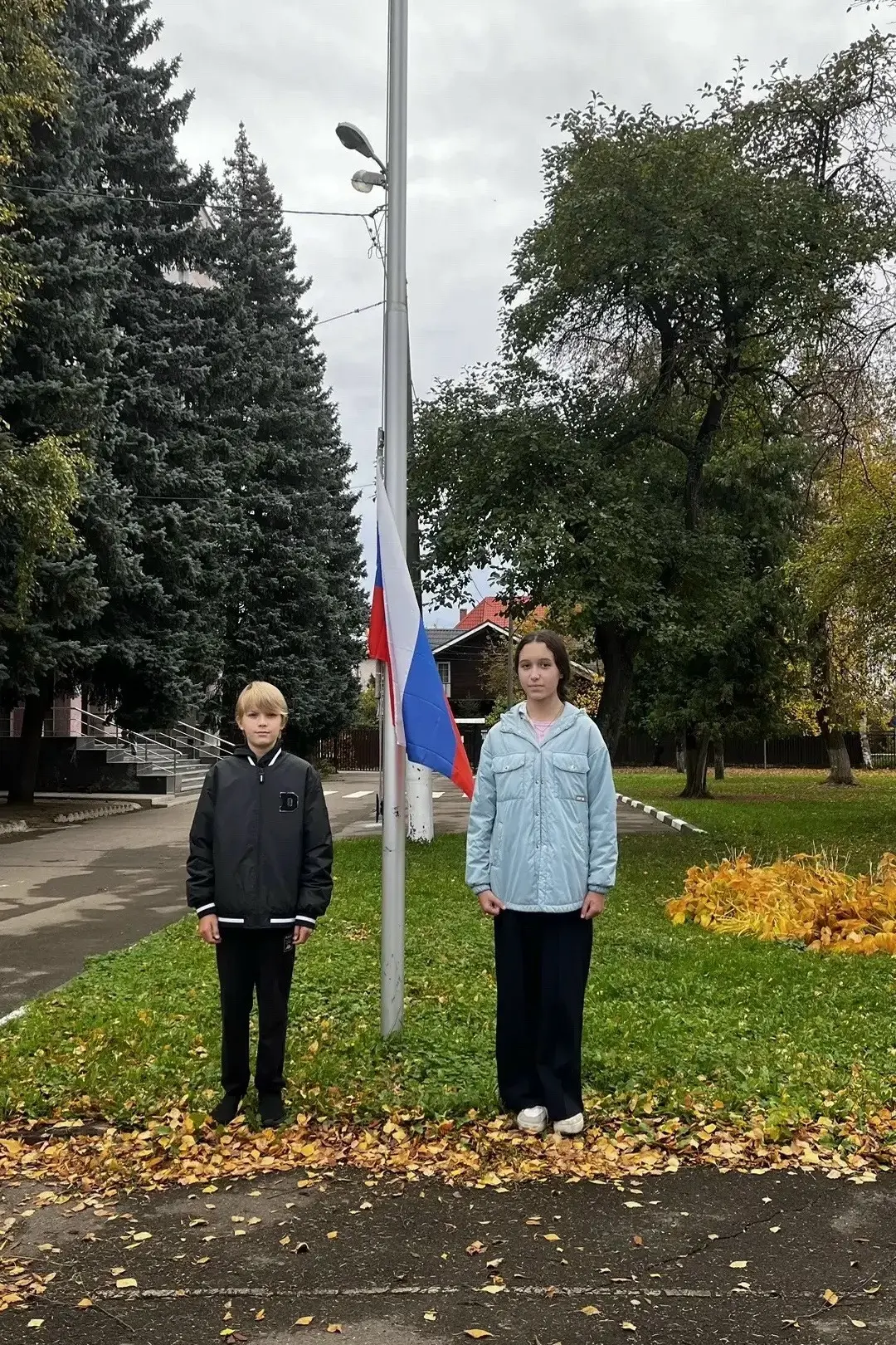 🇷🇺Сегодня мы открыли первую неделю после каникул! 🍁🍁🍁