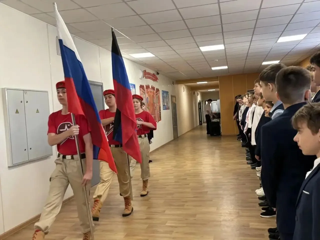Сегодня в Тельмановской гимназии после линейки прошли  «Разговоры о важном»