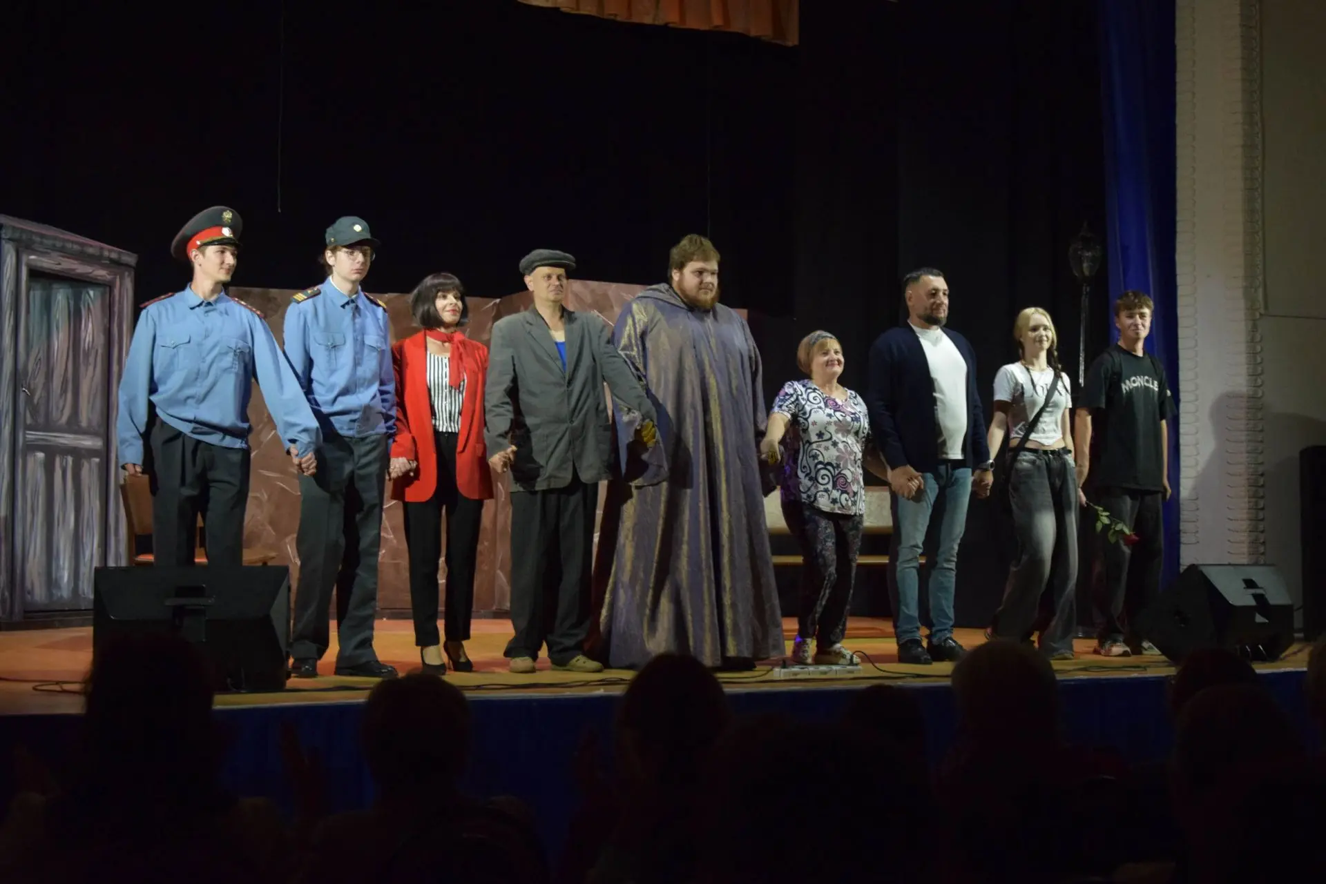 🎭В Доме культуры имени Ю. Гагарина прошёл спектакль «Дверь» театра «Рампа» МАУК «Дома ...