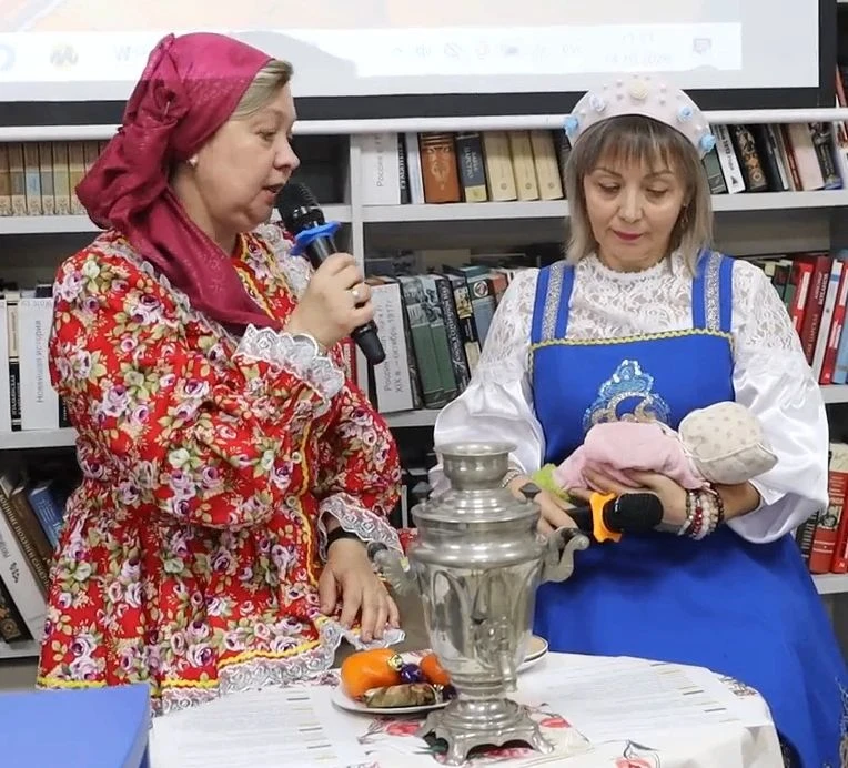 🕊 Покров Пресвятой Богородицы отметили в Мангушской библиотеке