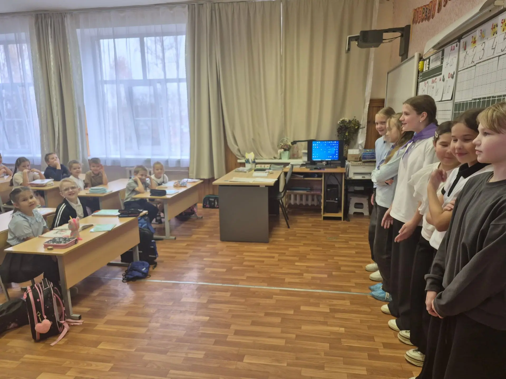 Наставники «Орлят России» гостях у первоклассников!👫