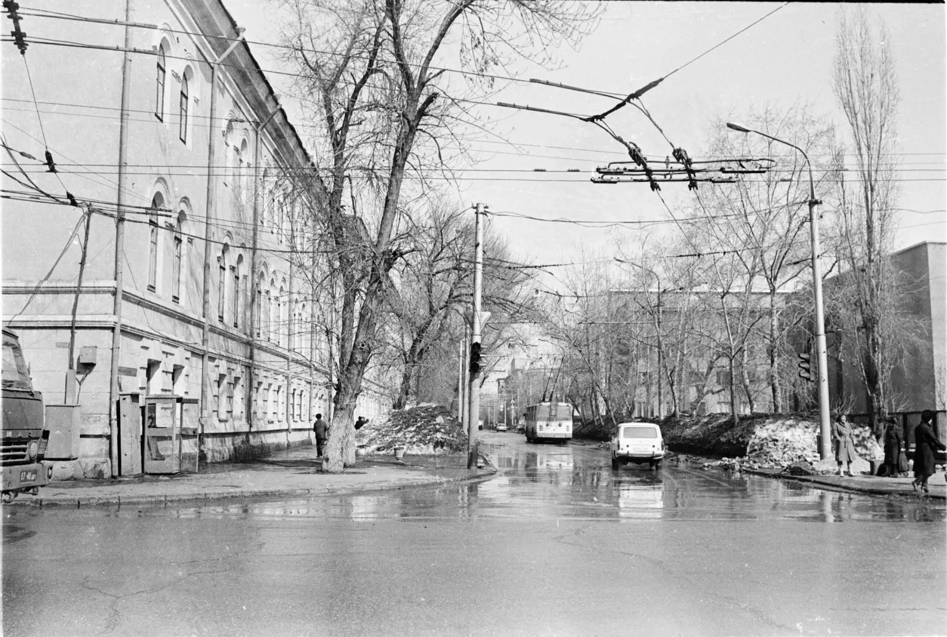 Улица Университетская от пр. Ленина. 1987 г.