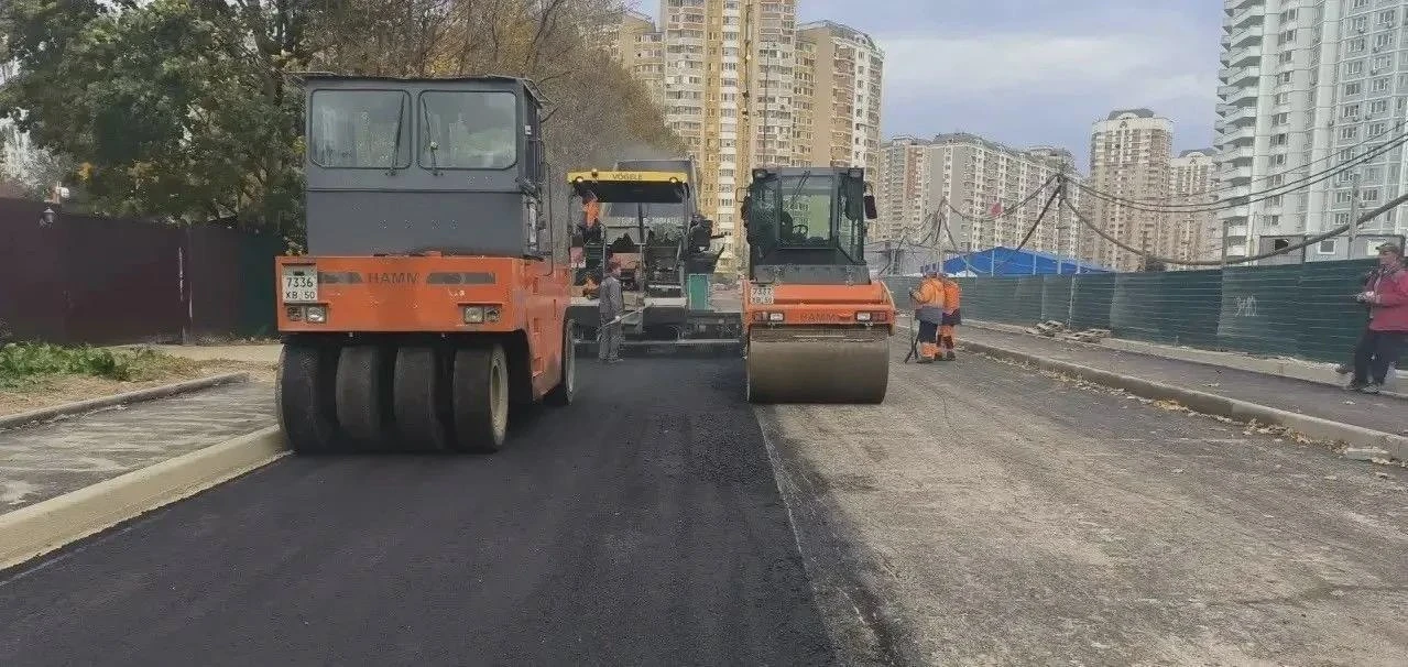 На Шестой улице монтируют освещение
