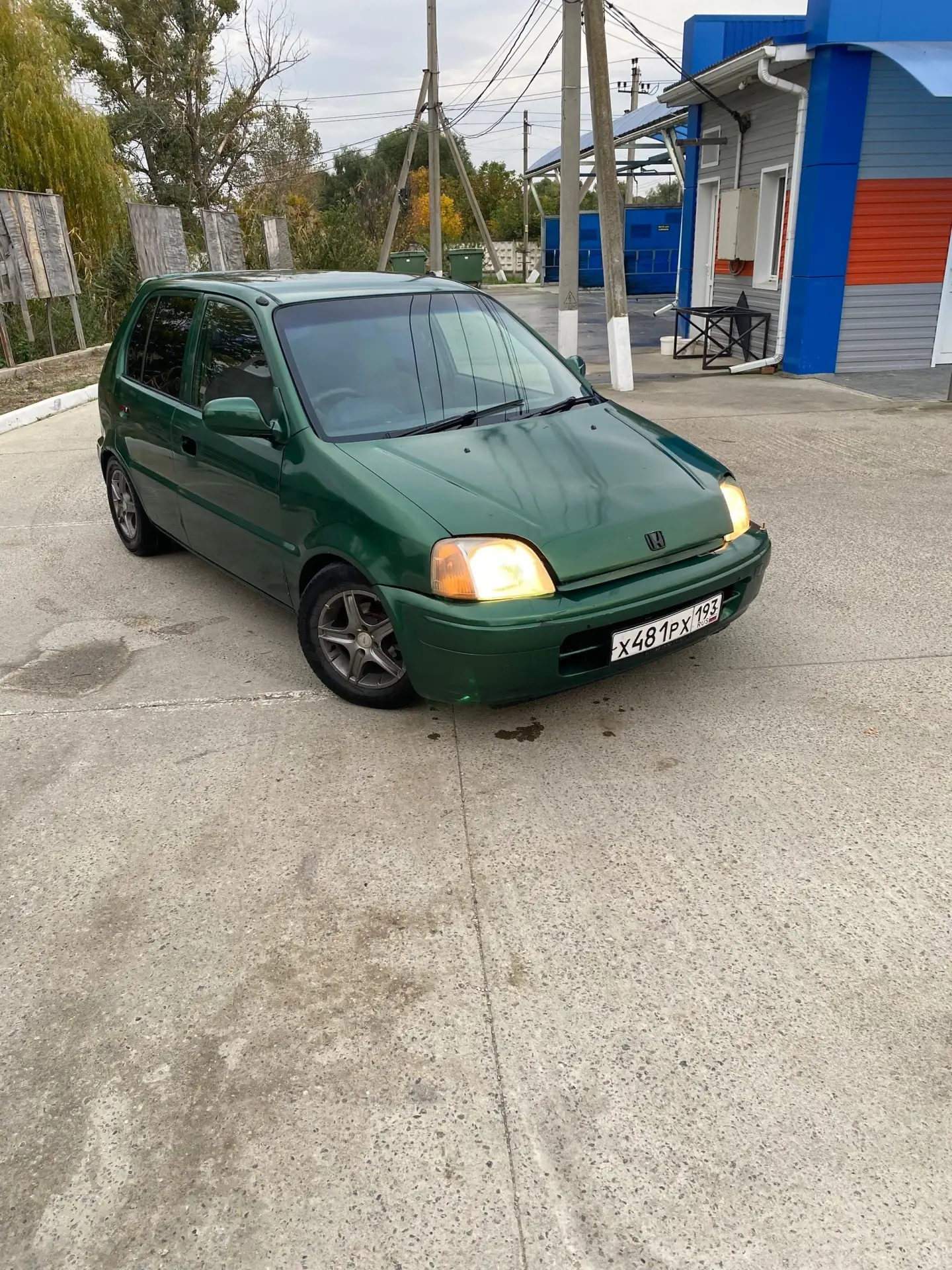 Продам Хонду лого 1998 год мотор 1,3 самый экономичный и надежный автомобиль, рынок  их...