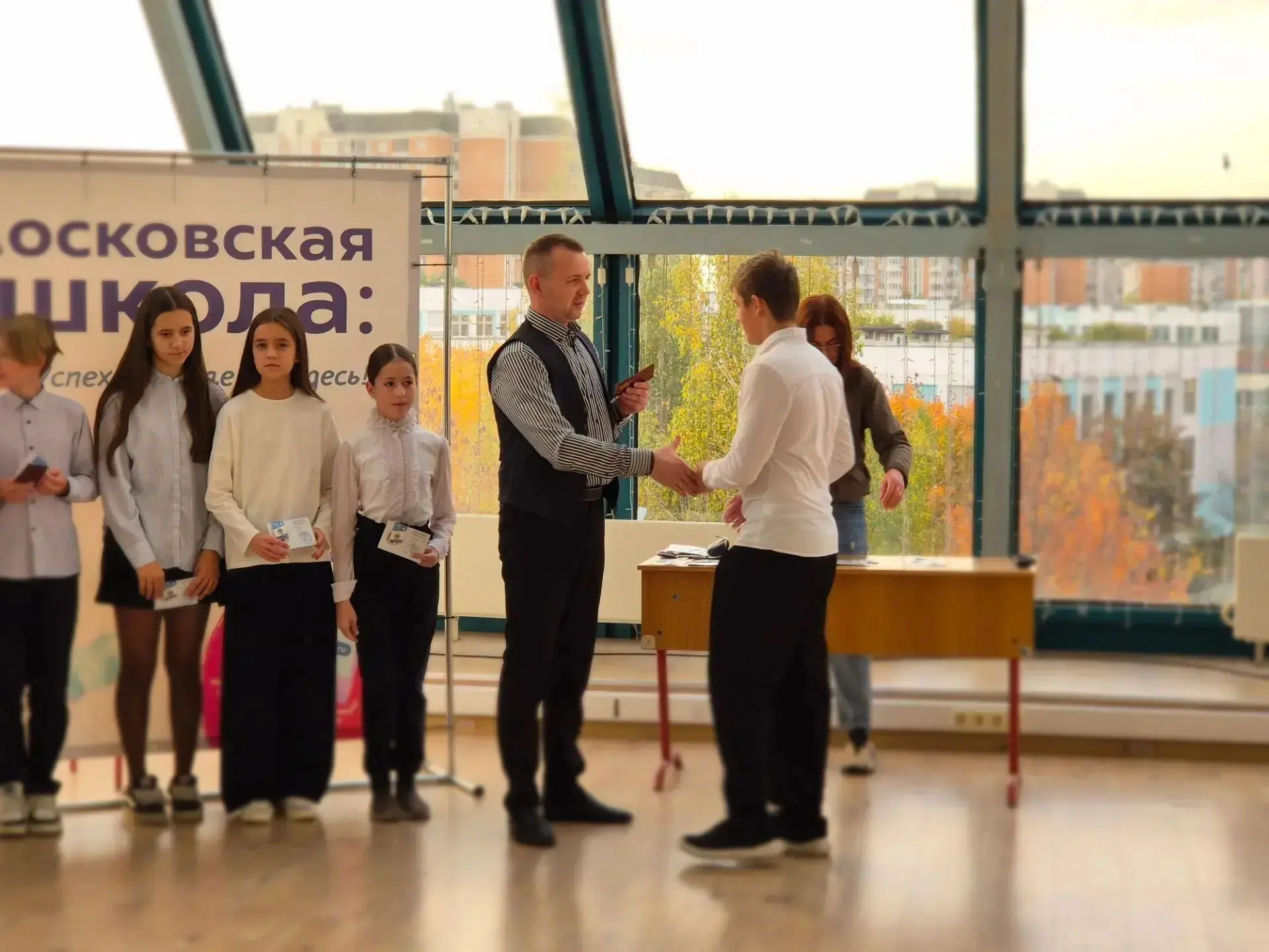 ✨️Вчера в корпусе «Бета» утренняя линейка началась с приятного события — торжественного...