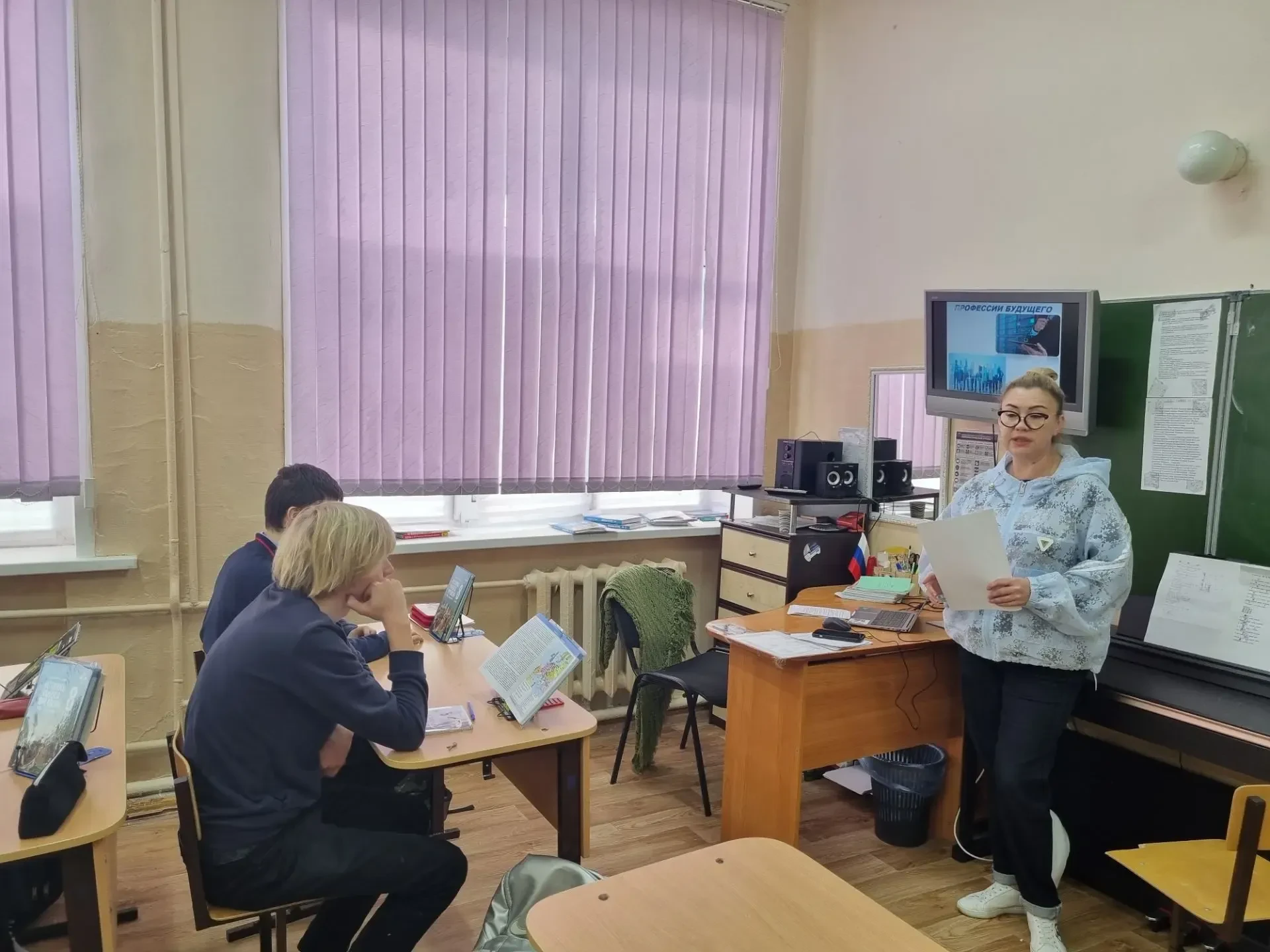 📅 14 октября в 9Д классе в рамках предмета «Я и общество» прошел необычный интегрирова...