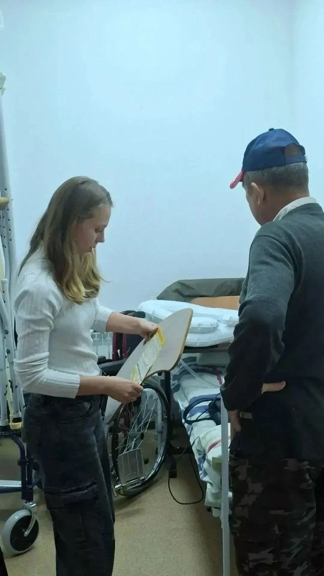🤝 Как правильно перевернуть лежачего человека, чтобы не навредить ему и себе