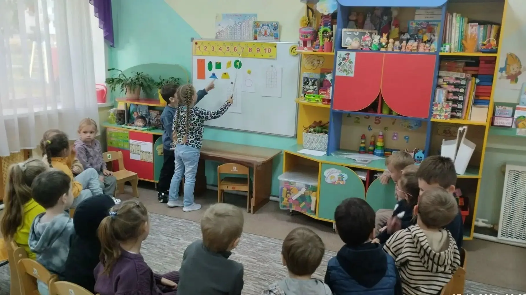 Сегодня мы хотим рассказать вам о том, как проходят занятия по математике в нашей старш...