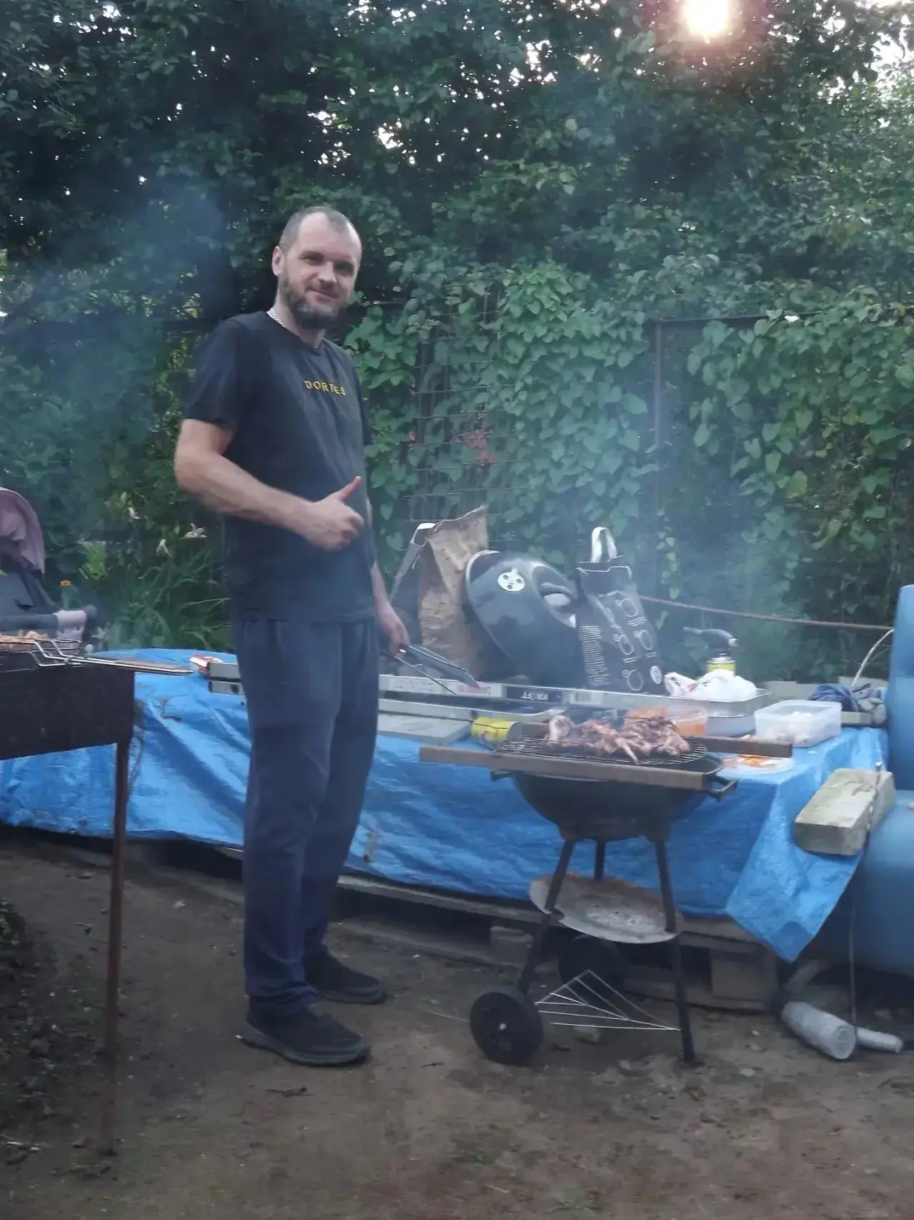 ❤️ Папа, шашлык и семейные посиделки — три составляющие счастья! 🥩🔥