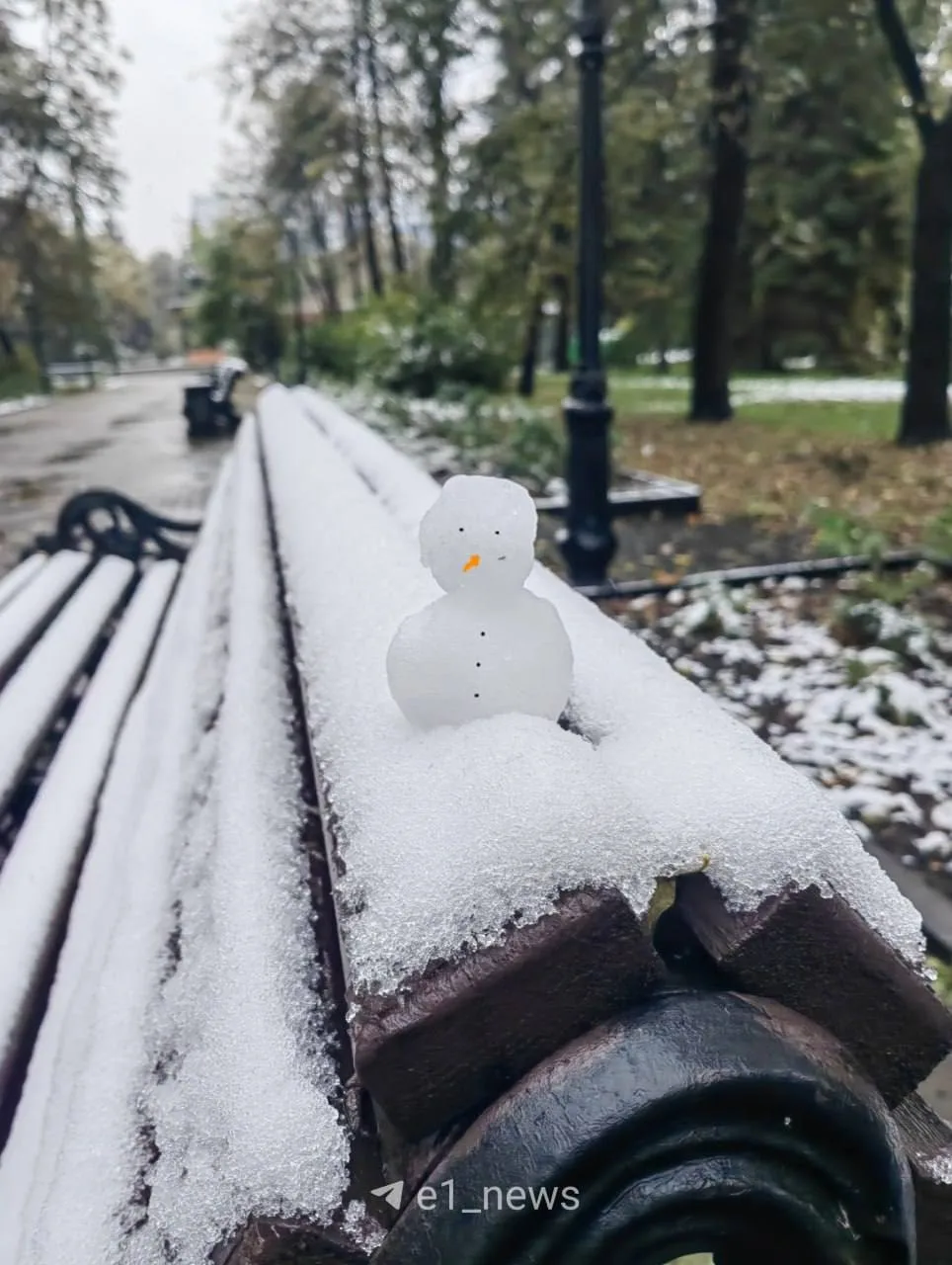 Ну что, с первым снегом? Снеговички уже замечены в Екатеринбурге! ⛄️