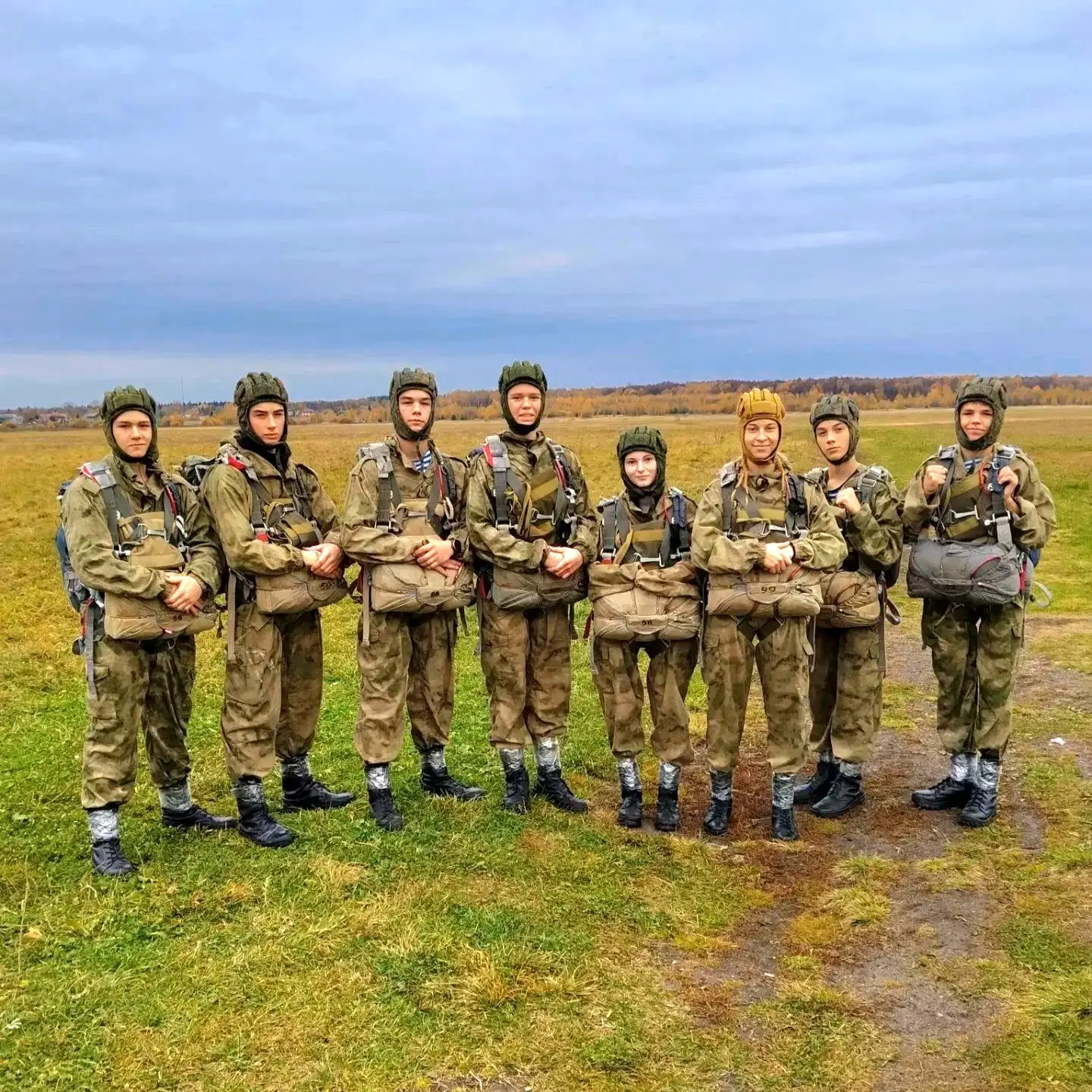 Курсанты военно-патриотического клуба «Гранит» совершили очередные прыжки с парашютом н...