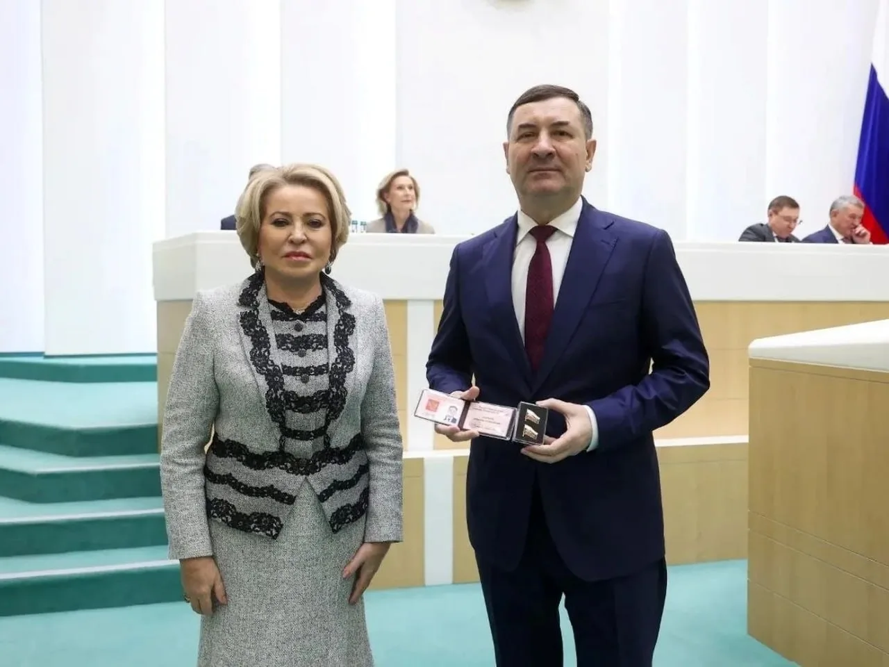 Матвиенко вручила Лоренцу удостоверение сенатора от Белгородской области