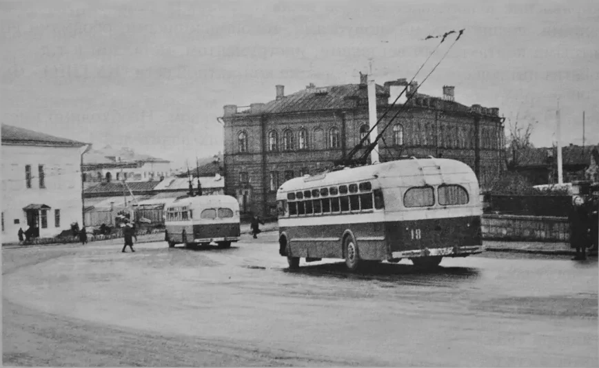 Театральная площадь. Троллейбусы, 1953