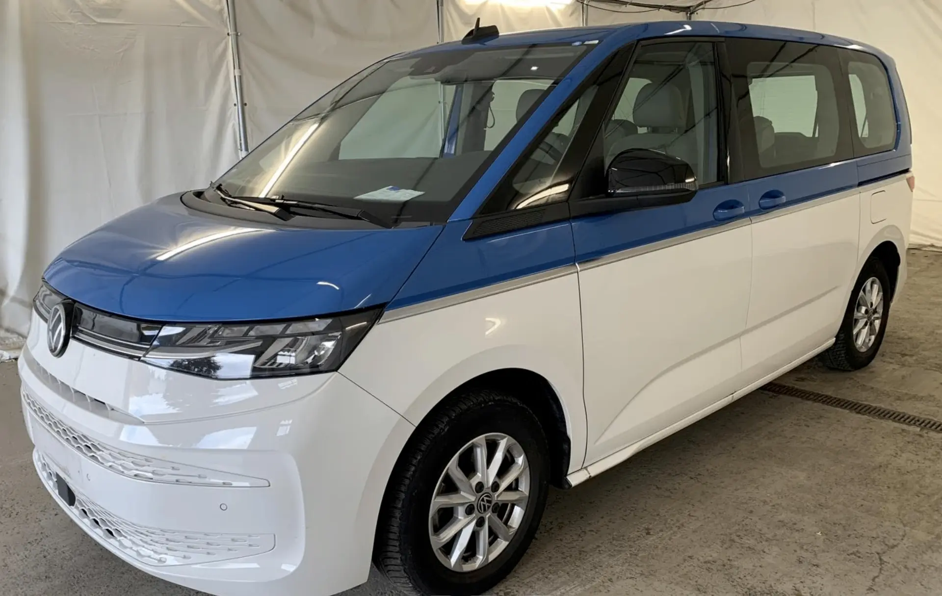 Volkswagen T7 Multivan 7Si Life Alcantara DigTacho Panorama: 7-местный минивэн с панора...