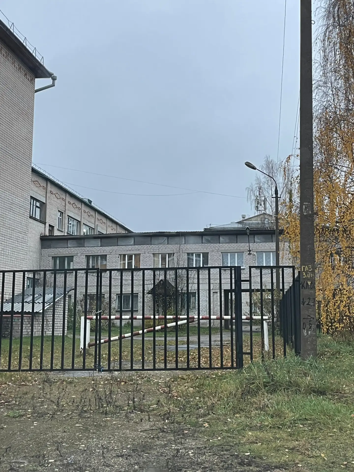 Раньше здесь спокойно можно было пройти, и даже насквозь проехать