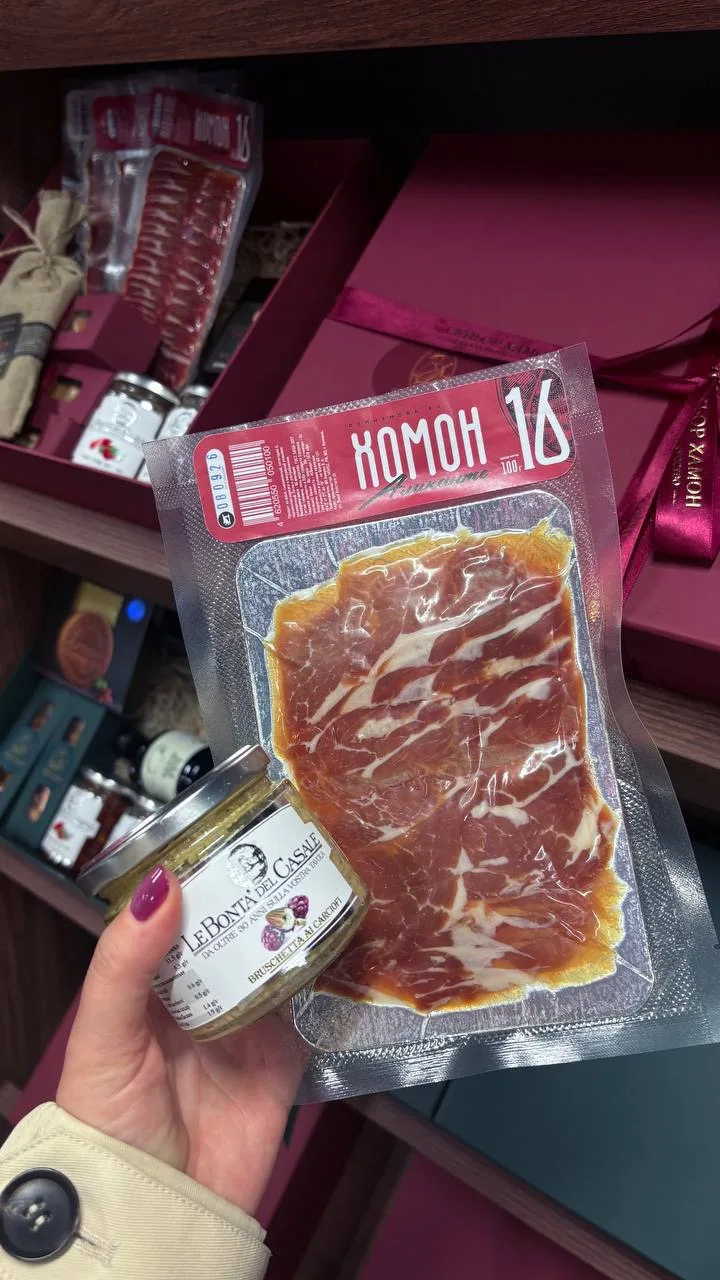 У Сытного рынка открылась лавка деликатесов «Наш Хамон» 💓