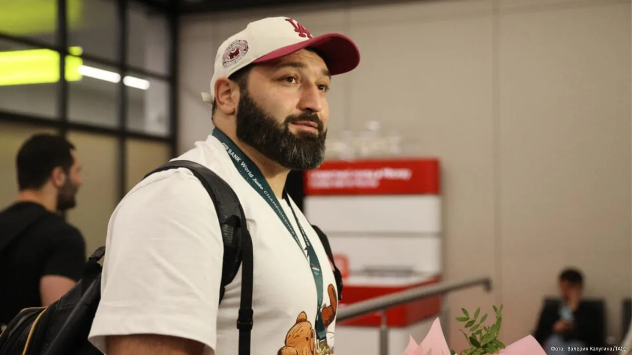 Первое золото России на чемпионате мира по дзюдо в Баку завоевал Инал Тасоев в весовой ...