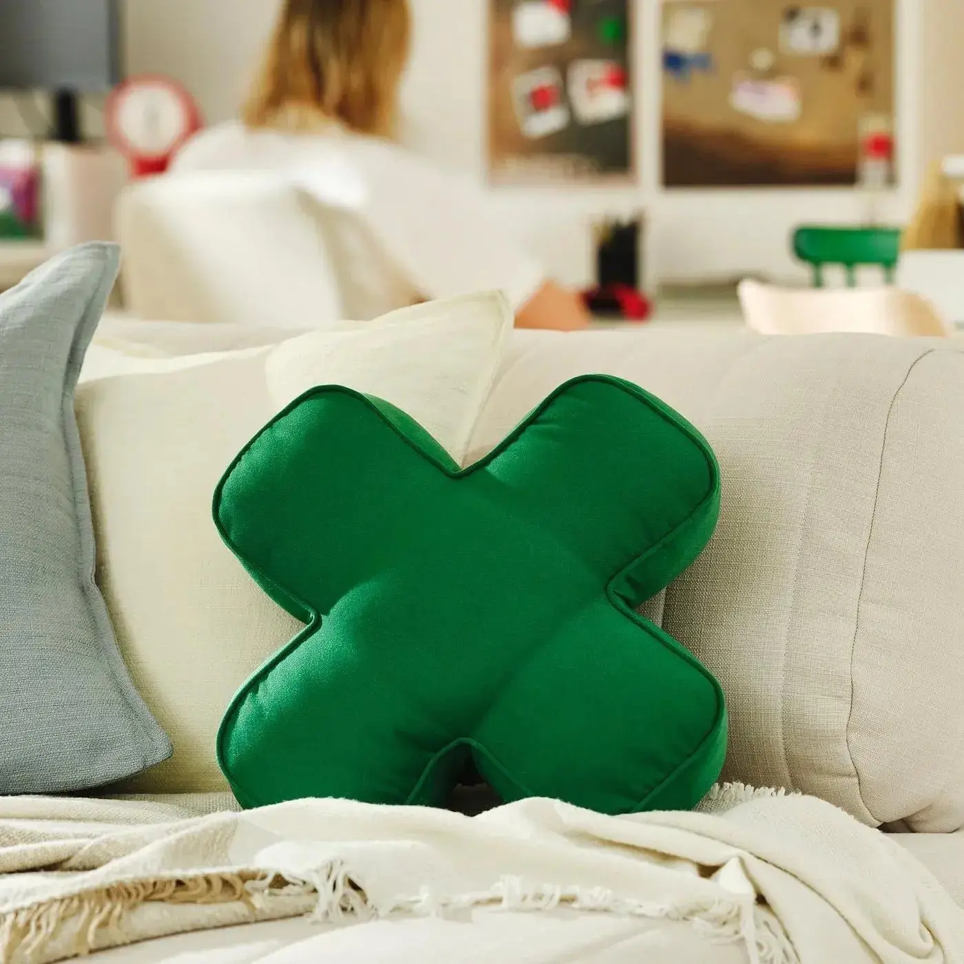 IKEA впервые объединилась с производителем игровых консолей. Вместе с Xbox шведский бре...