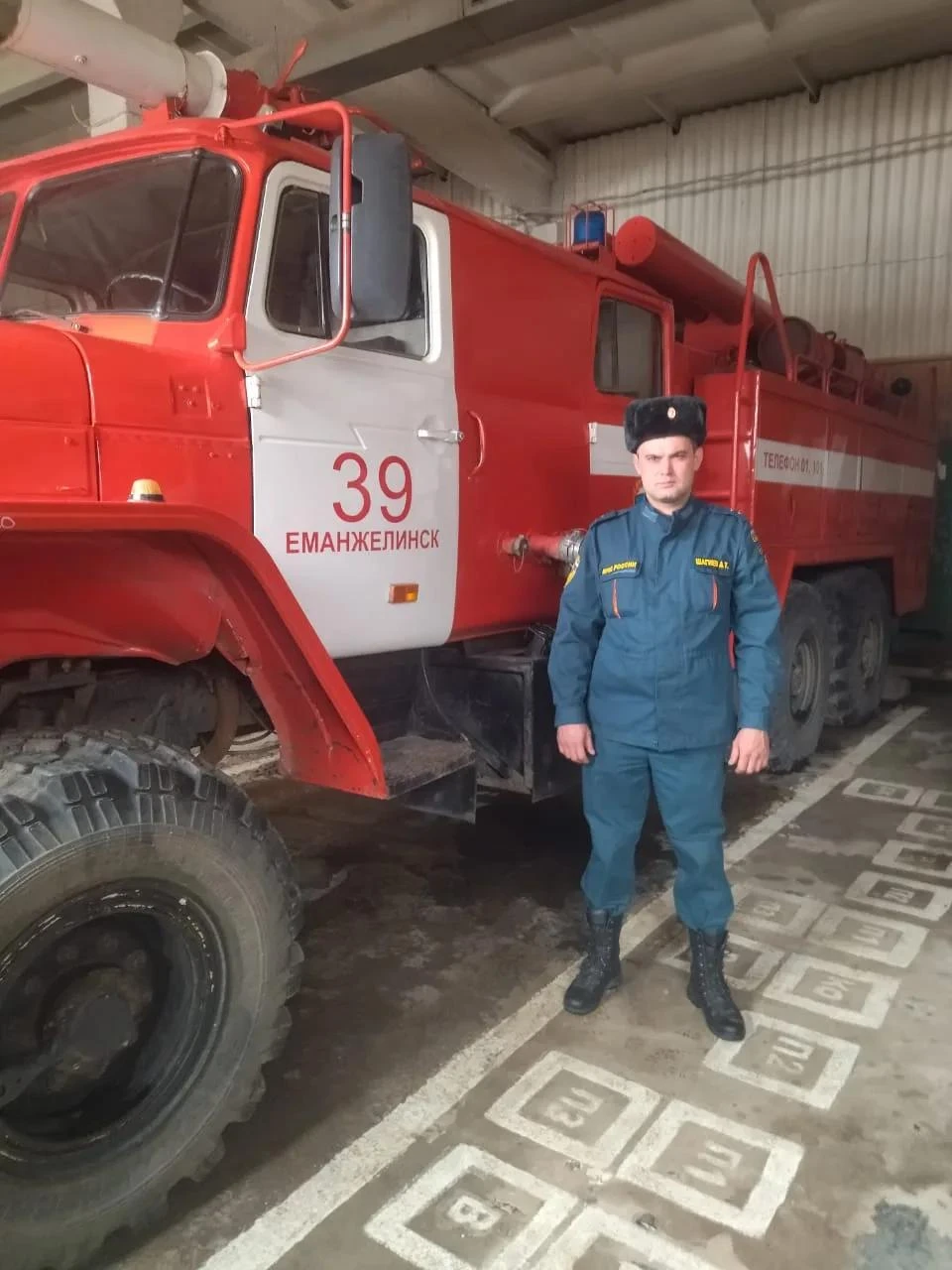 Мчится огненной стрелой-