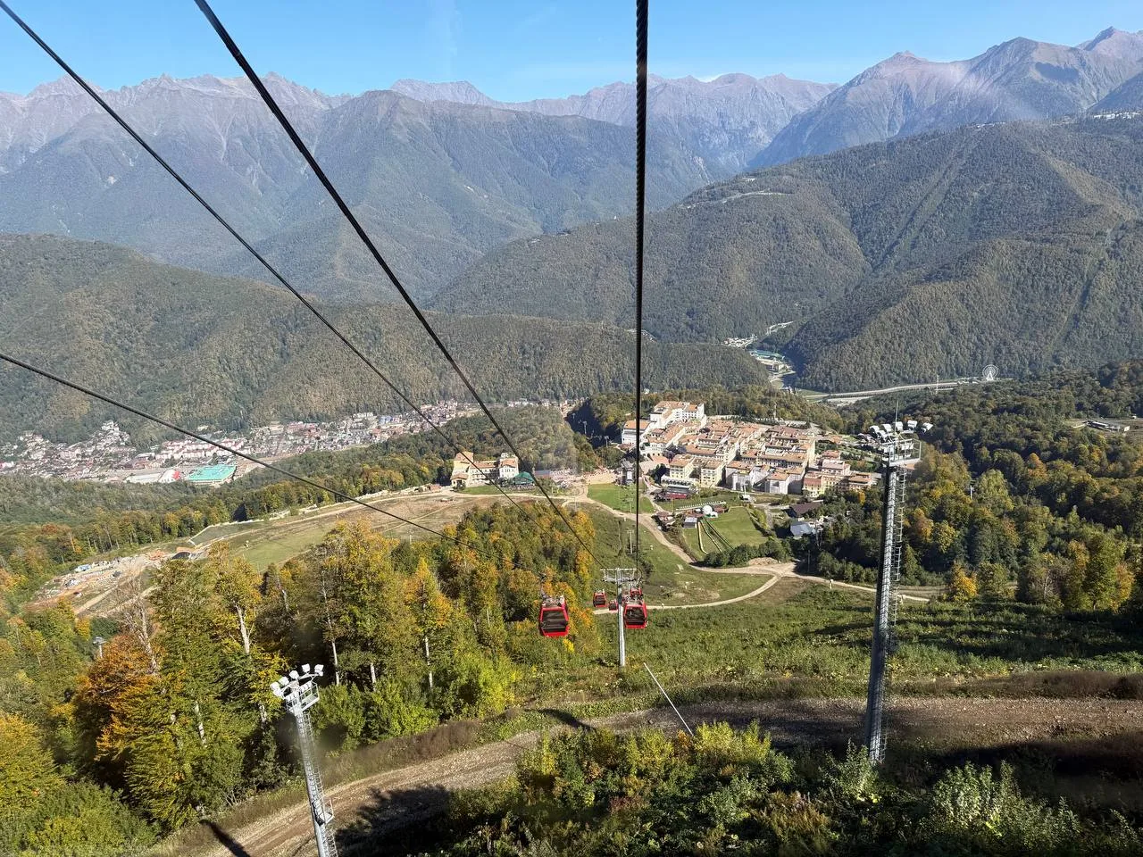В горах Красной Поляны сейчас началась осень 🍂