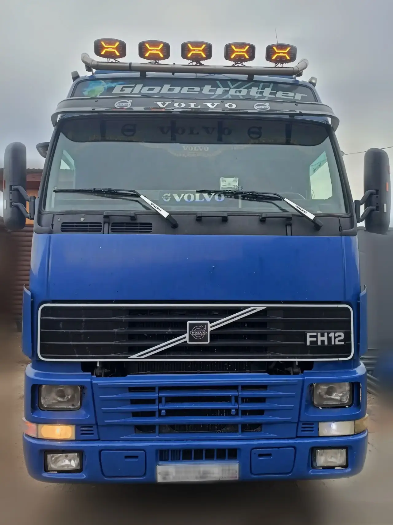 Продаю VOLVO FH12 1999 года, Бельгия, 12.1л 380л.с. , механика, 4х2,левый руль.