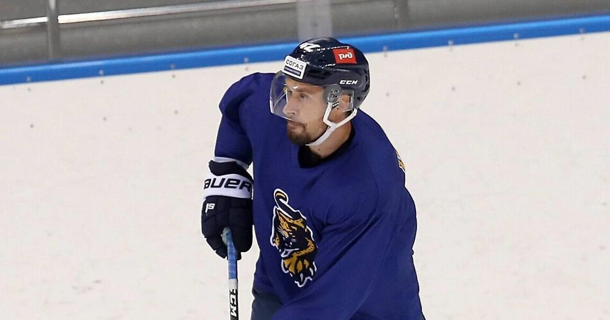 «Это предательство»: Никита Щитов — о латинице на майках в КХЛ 🏒