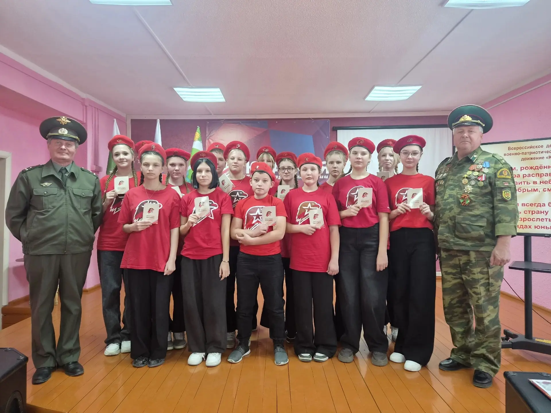 🎖 Гордость школы и будущее России: 15 Бариновских школьников приняли присягу Юнармии!