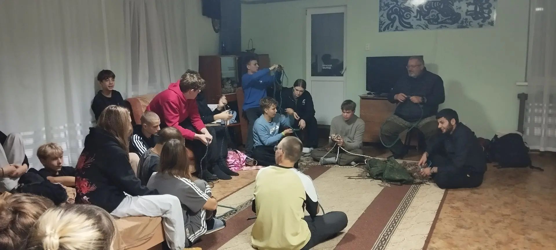 🎉 В минувшую пятницу прошёл крутой мастер‑класс по туристическим навыкам для подростко...