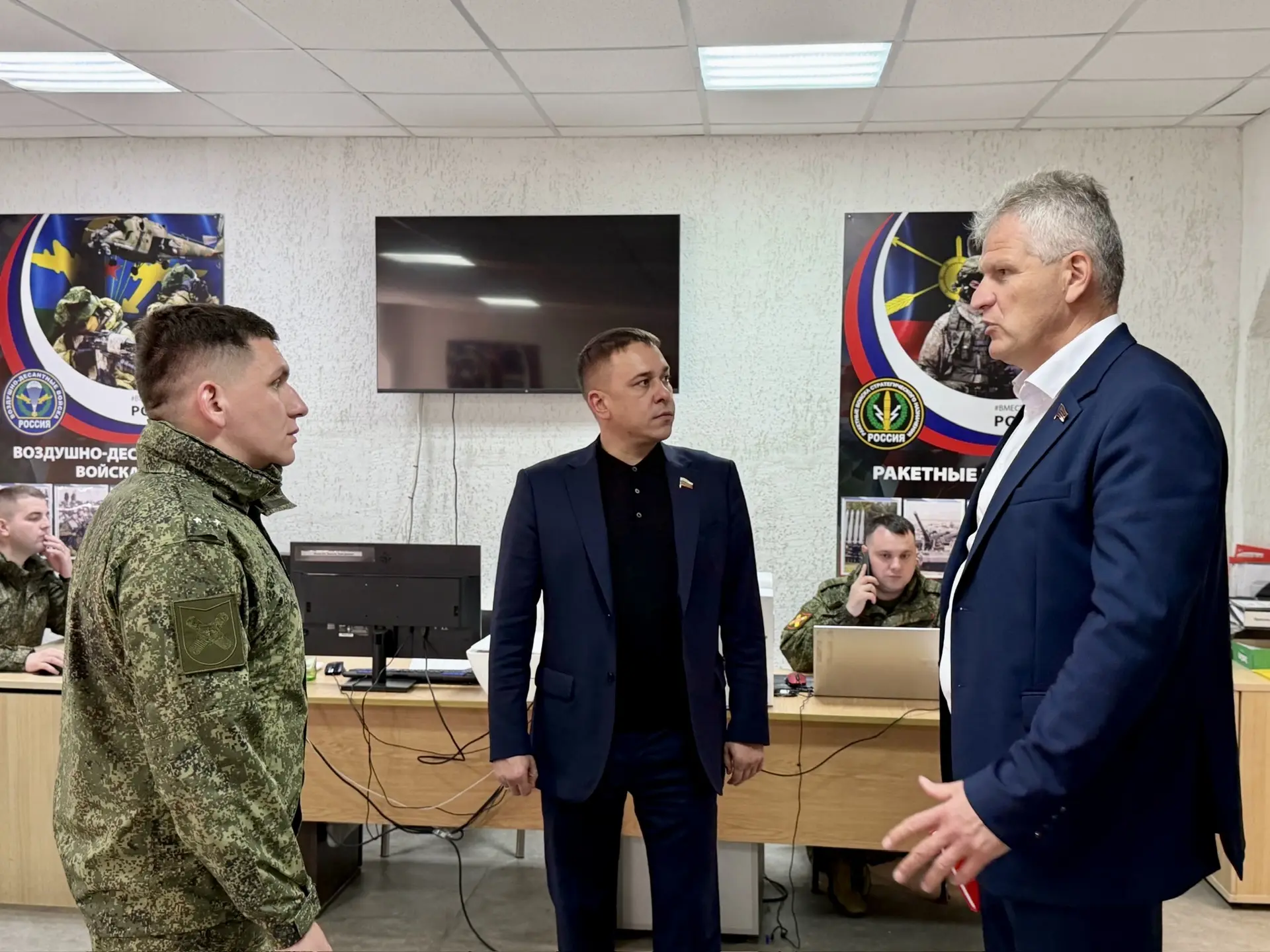 Ознакомились с порядком приёма граждан на военную службу и условиями заключения контрак...