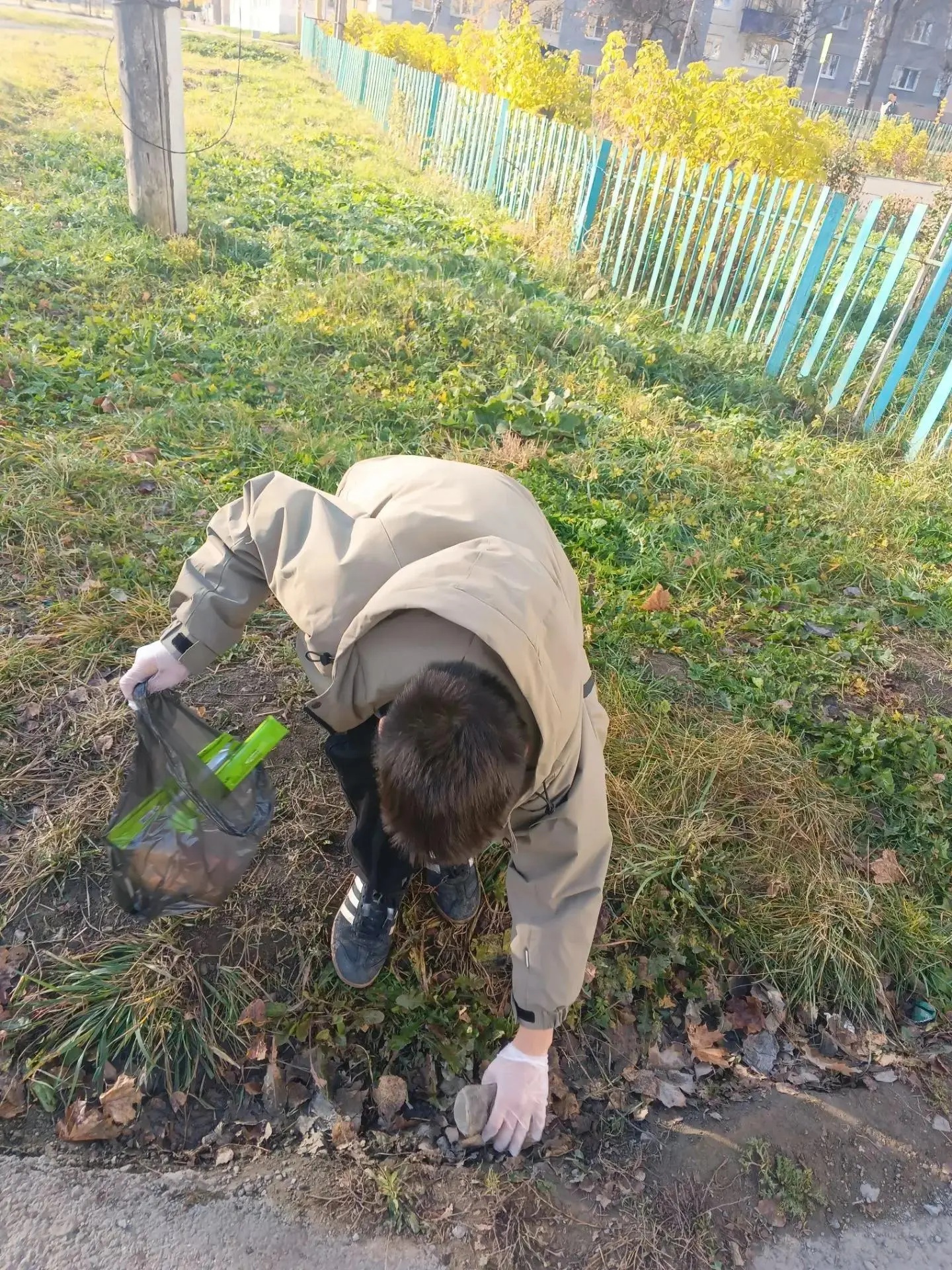 🍂Золотую осень провожаем - школьный двор мы прибираем!