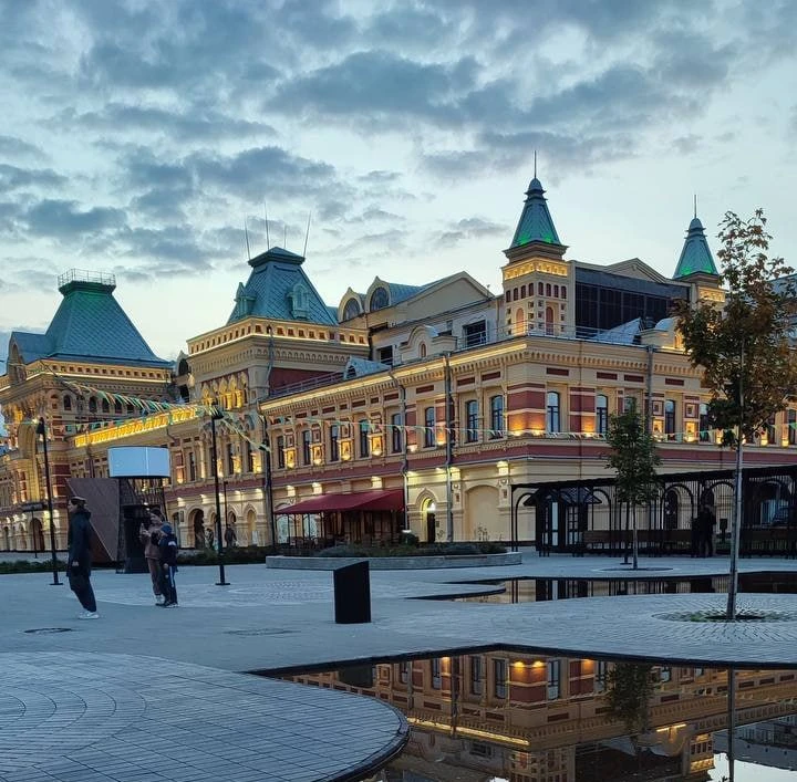 👑 Почему Александр I отложил перестройку Зимнего дворца ради Нижегородской ярмарки ❓