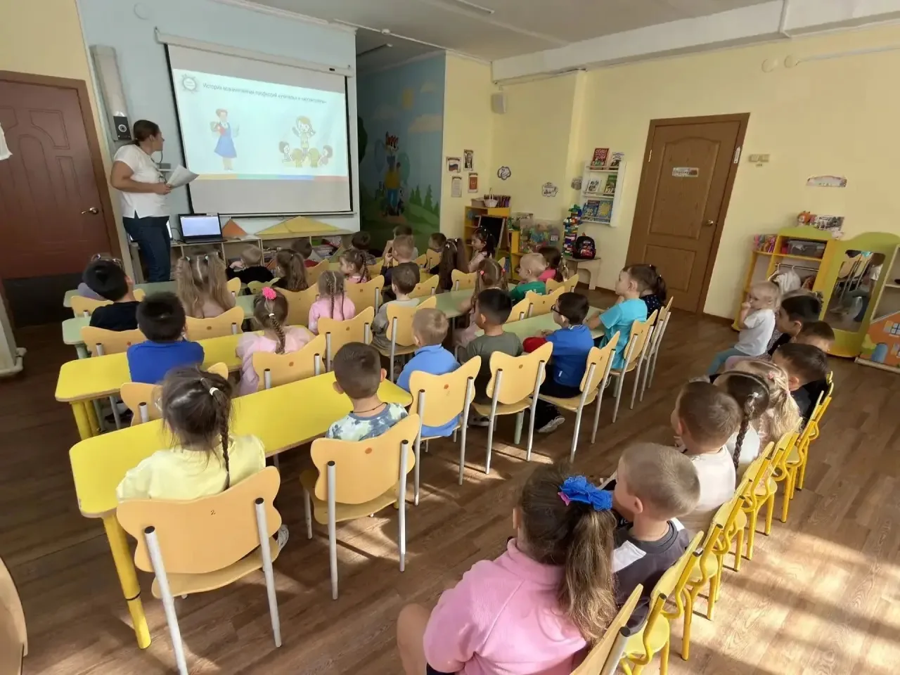 👩‍🏫🌟 «Профессии моего города»: знакомство с профессиями учителя и воспитателя!