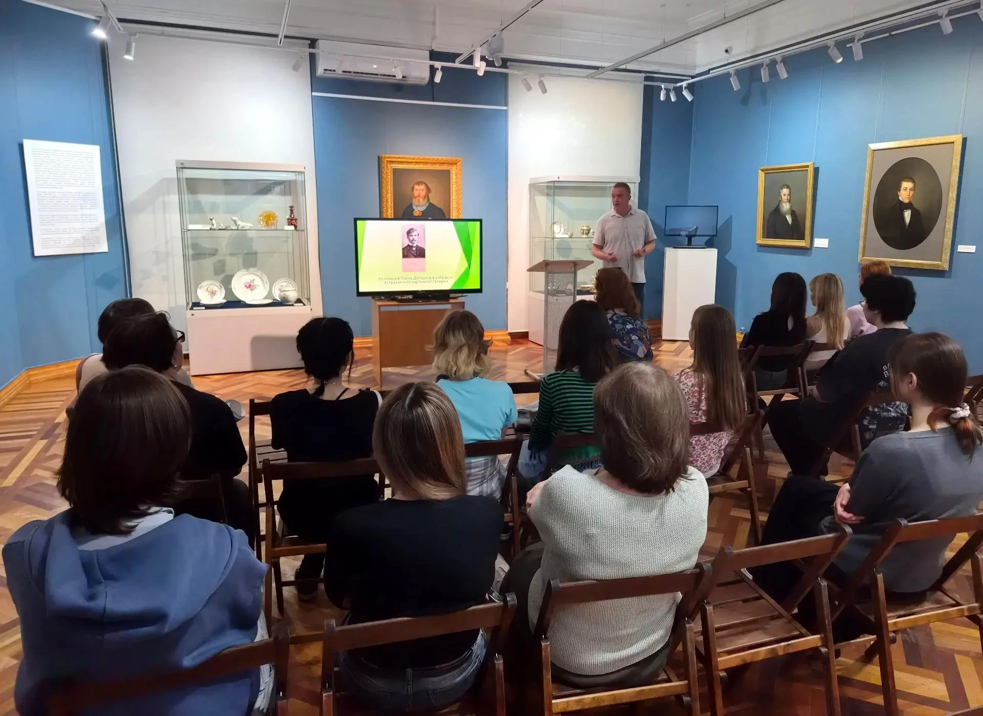 Догадинка продолжает раскрывать городские истории 👩‍🏫