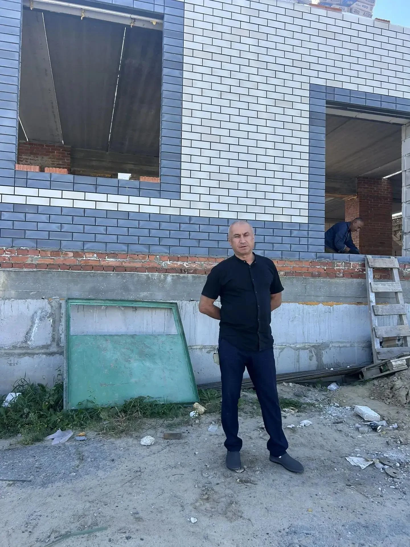 Предприниматель из Ялуторовска Азал Фарзуллаев строит новый магазин на месте сгоревшего...