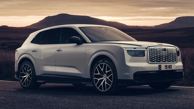 Bentley представила специальную версию Torcal First Edition с карбоновыми элементами и ...