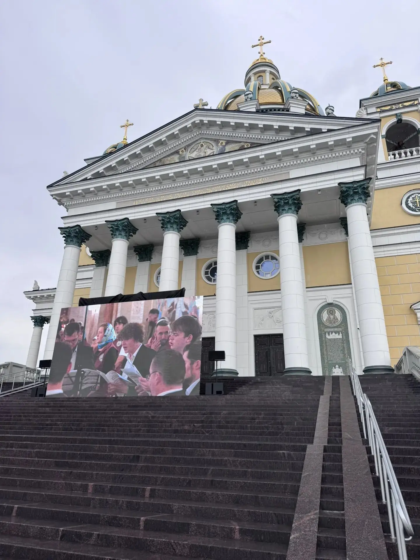 Сегодня в Челябинске прошёл крестный ход в честь Собора святых Челябинской митрополии!
