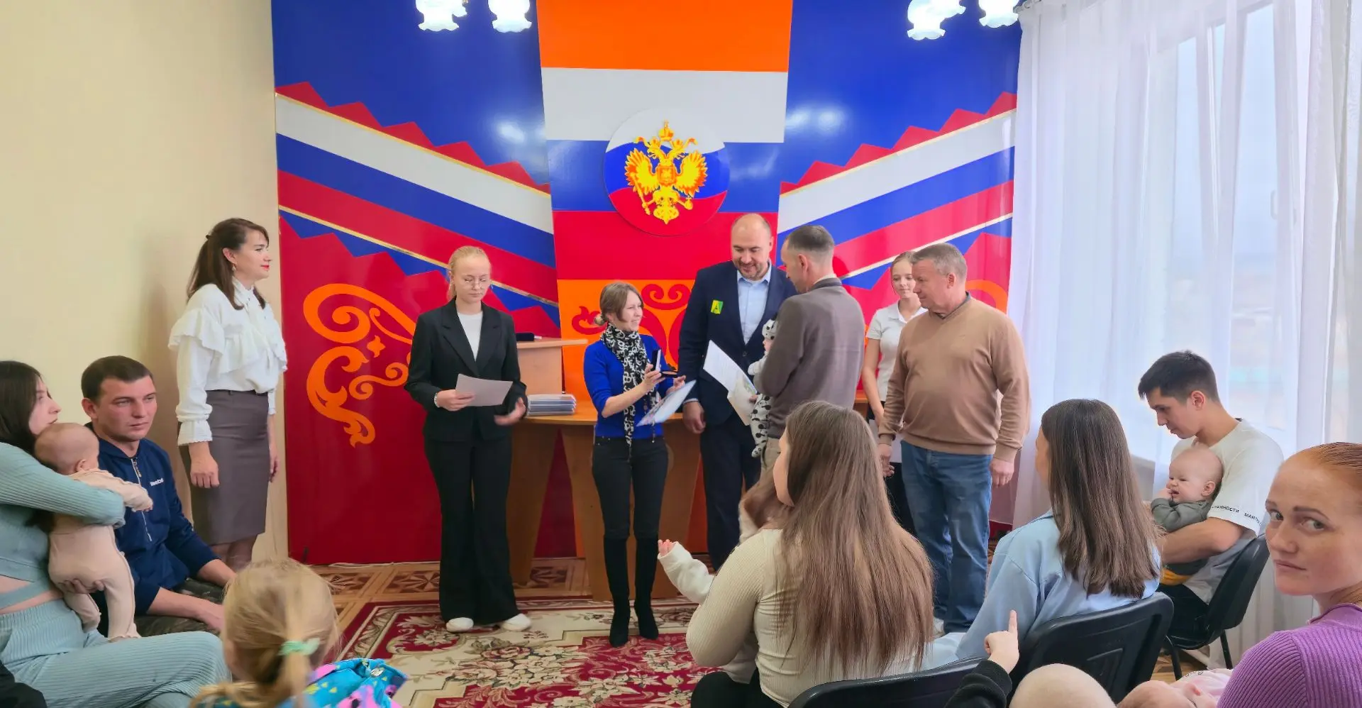 🎉 12 новорождённых из Новой Игирмы получили свои первые памятные медали