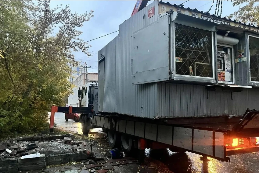 В Новосибирске убрали незаконные киоски