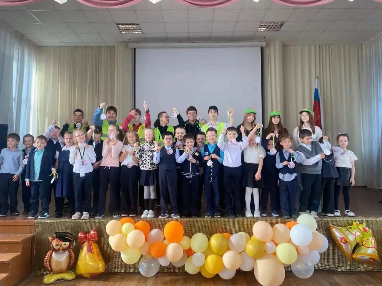 🎉 Посвящение в юные пешеходы: теперь мы знаем ПДД на «отлично»! 🎉