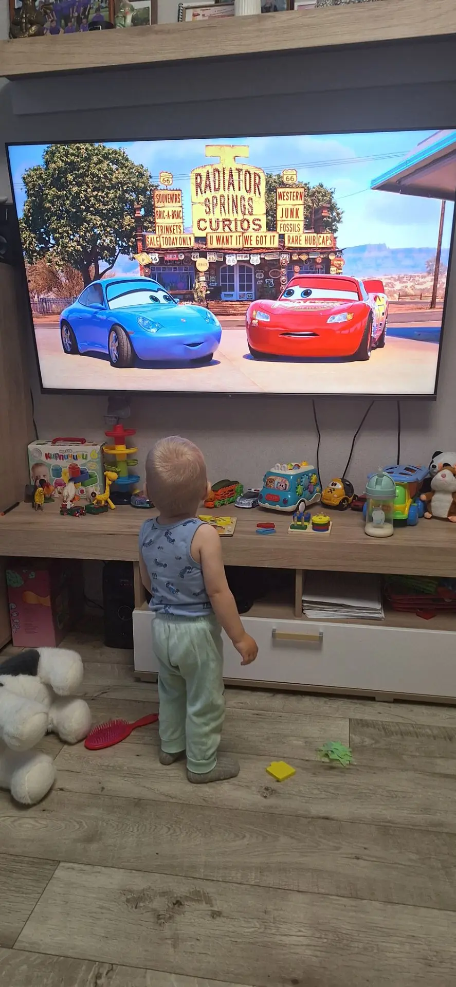 Нашла мультик на который сын залипает😁5 минут тишины для мамы